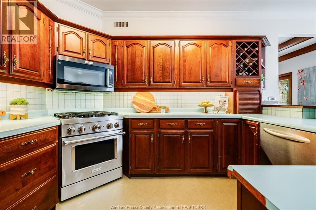 323 TALBOT STREET SOUTH Image 22