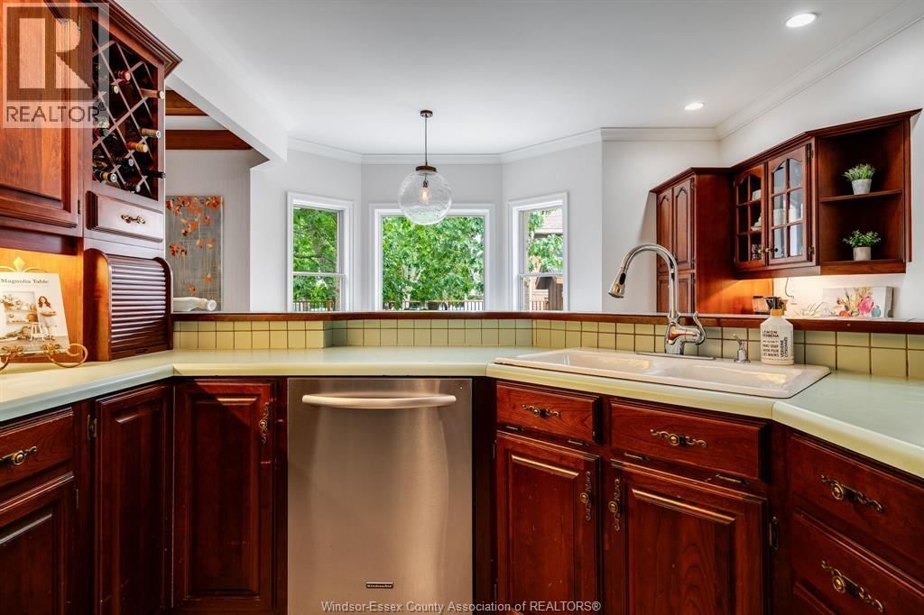 323 TALBOT STREET SOUTH Image 23