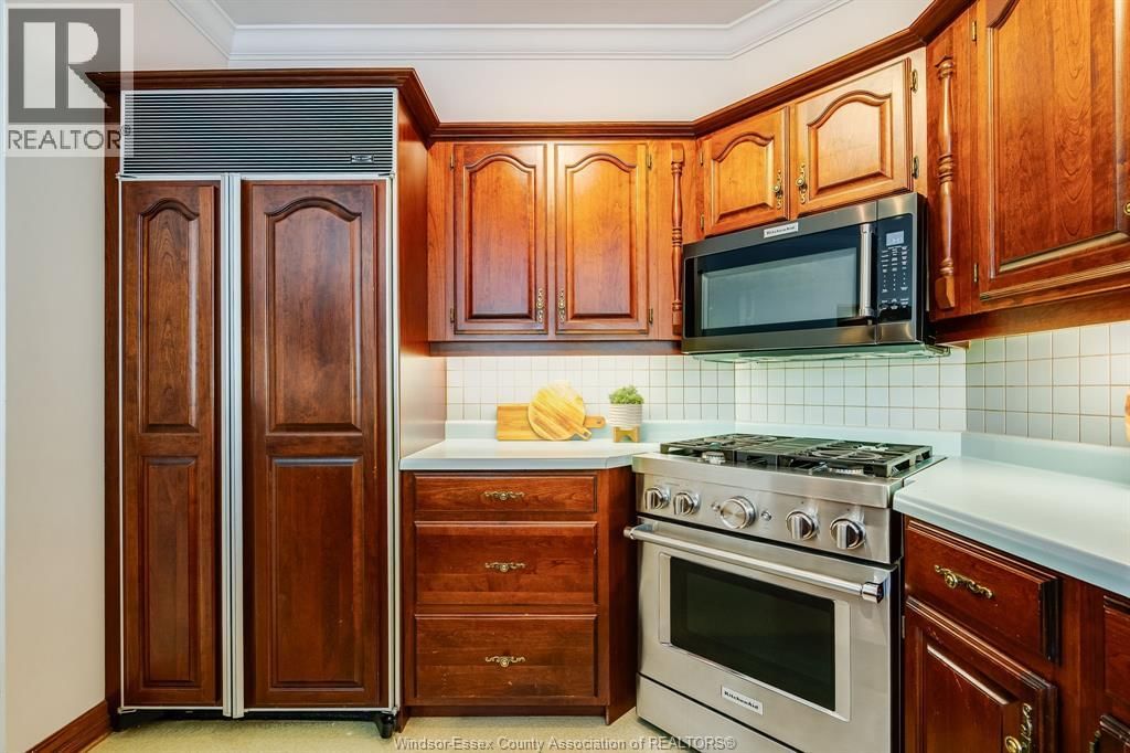 323 TALBOT STREET SOUTH Image 24