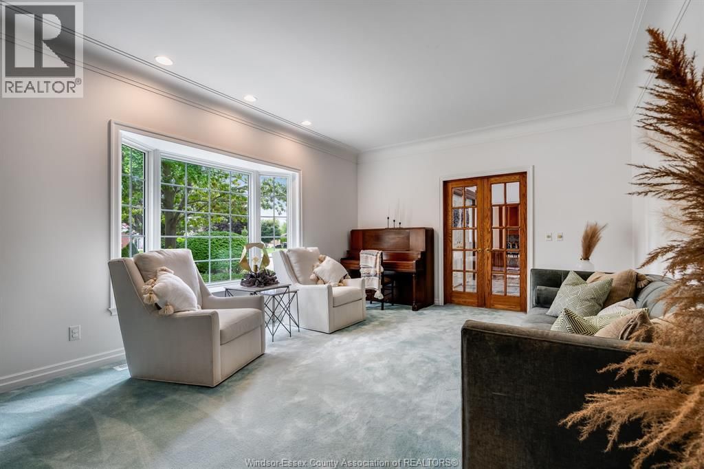 323 TALBOT STREET SOUTH Image 25