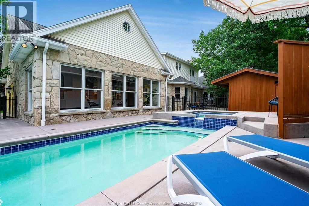 323 TALBOT STREET SOUTH Image 3