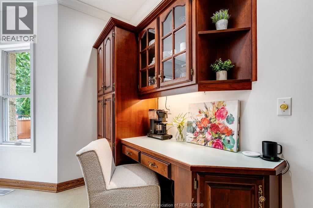 323 TALBOT STREET SOUTH Image 30