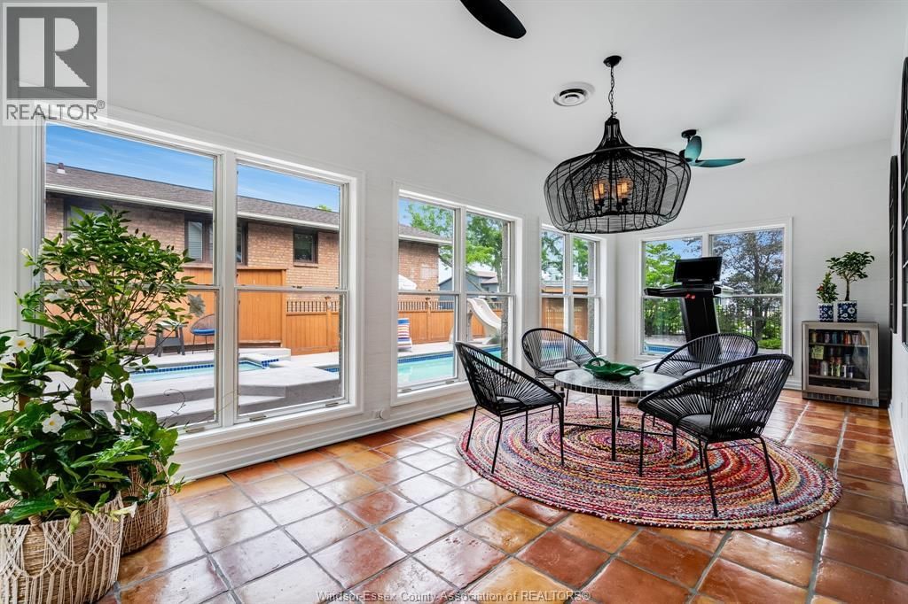 323 TALBOT STREET SOUTH Image 31