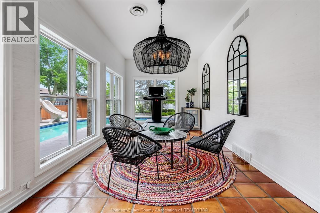 323 TALBOT STREET SOUTH Image 32