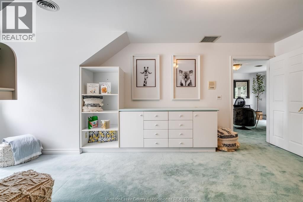 323 TALBOT STREET SOUTH Image 36