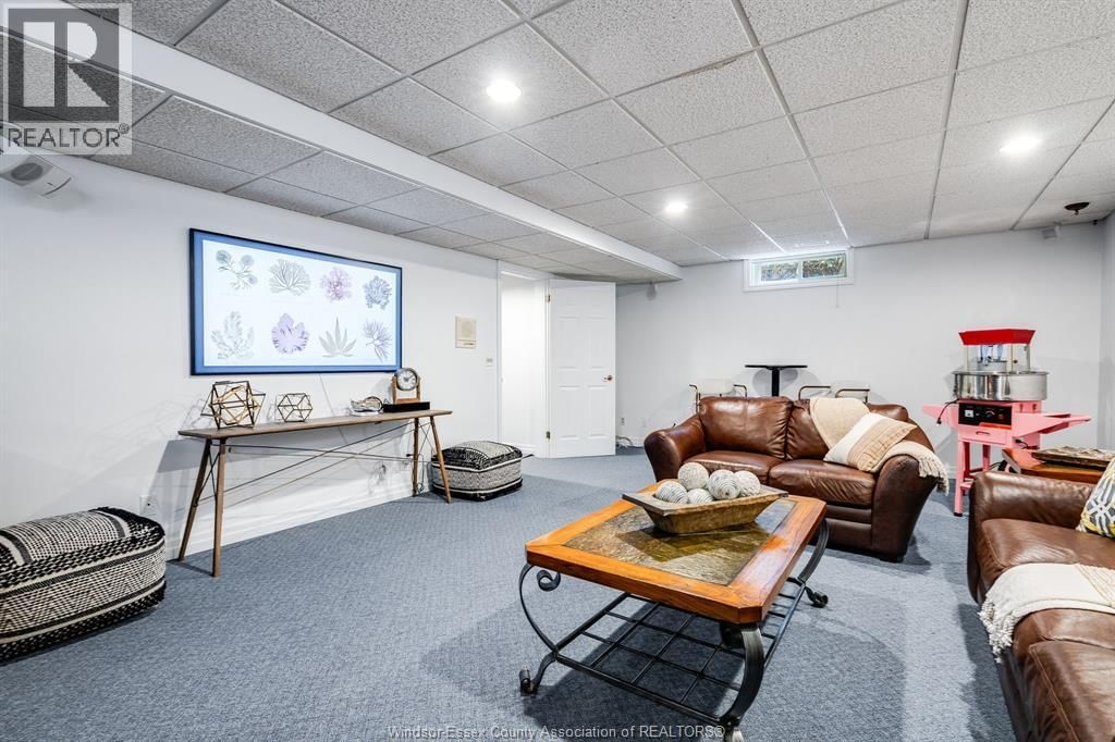 323 TALBOT STREET SOUTH Image 41