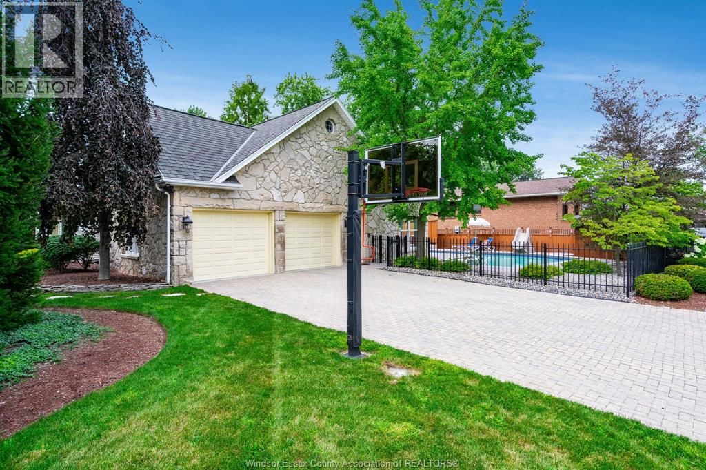 323 TALBOT STREET SOUTH Image 44