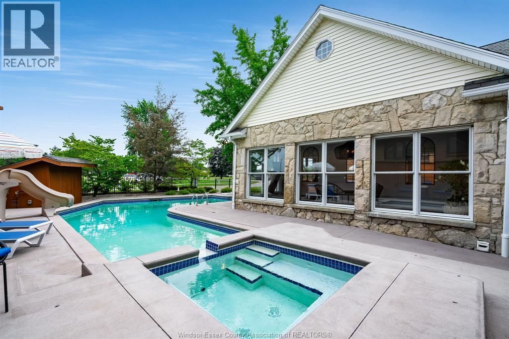 323 TALBOT STREET SOUTH Image 45