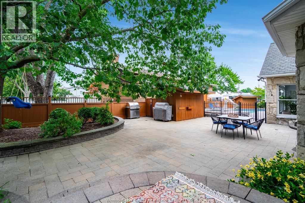 323 TALBOT STREET SOUTH Image 46