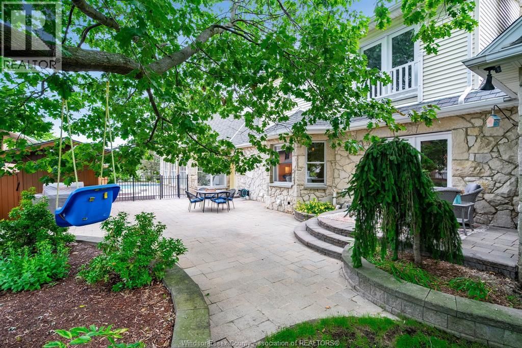 323 TALBOT STREET SOUTH Image 47