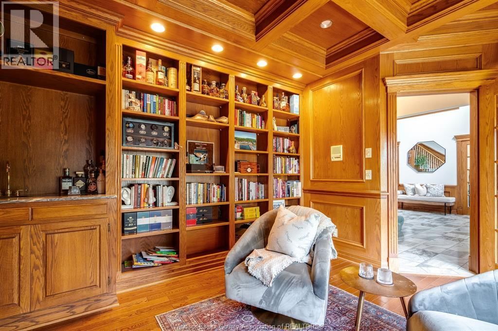 323 TALBOT STREET SOUTH Image 8