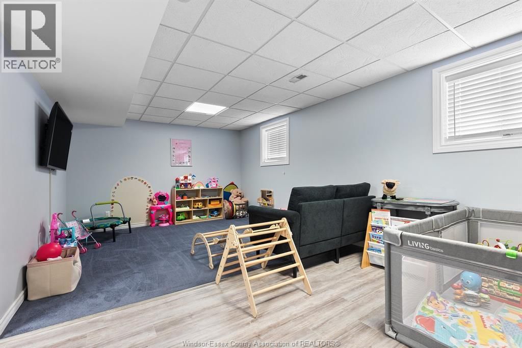 121 MEDITERRANEAN AVENUE Image 15