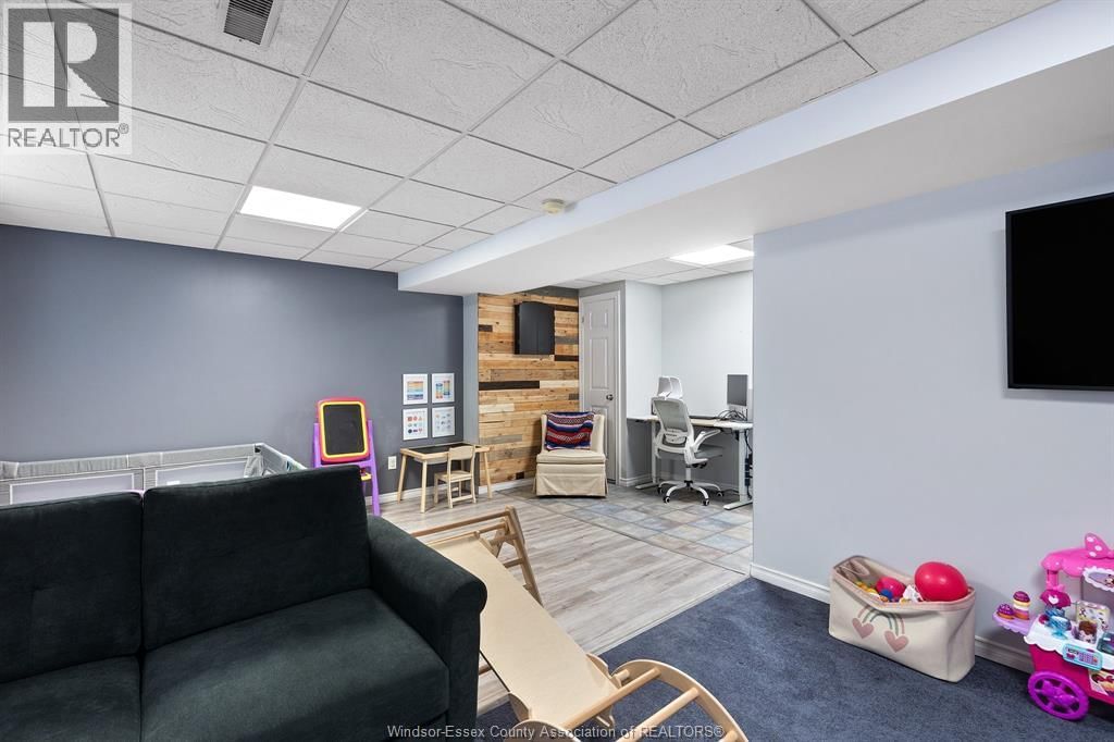 121 MEDITERRANEAN AVENUE Image 16