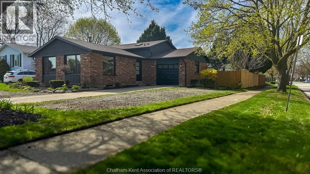 3 ACADEMY CRESCENT Image 1