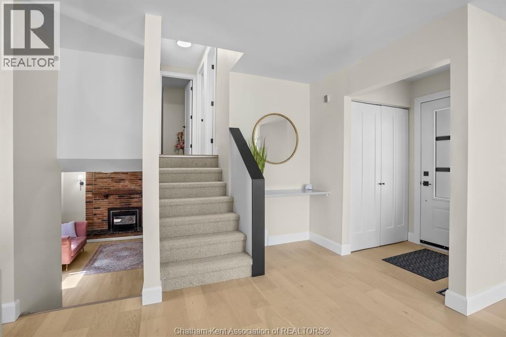 3 ACADEMY CRESCENT Image 12