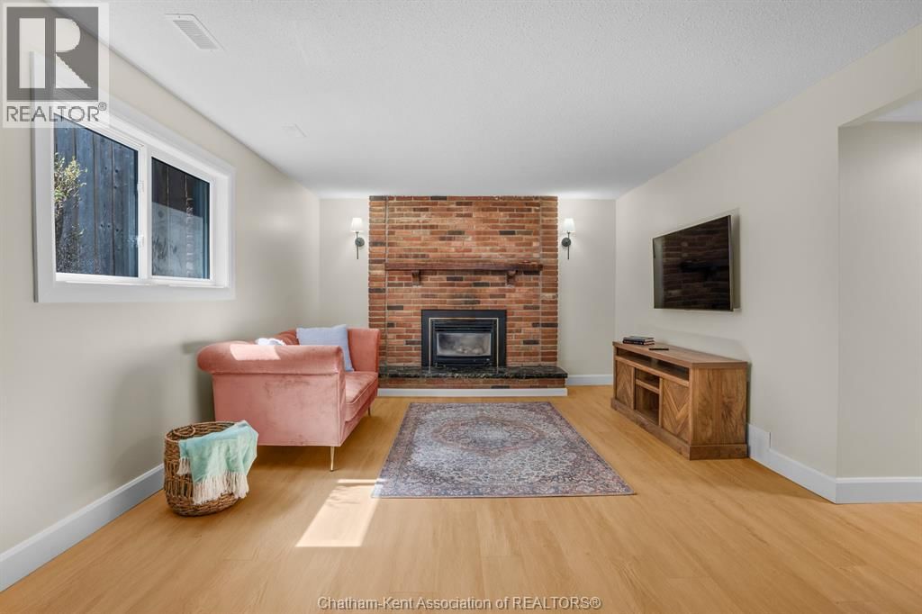 3 ACADEMY CRESCENT Image 13