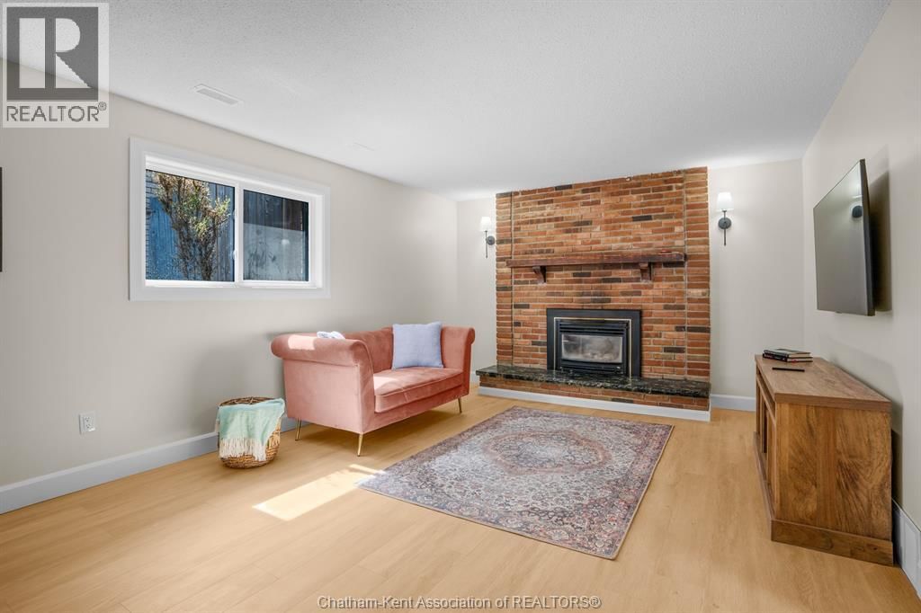 3 ACADEMY CRESCENT Image 15