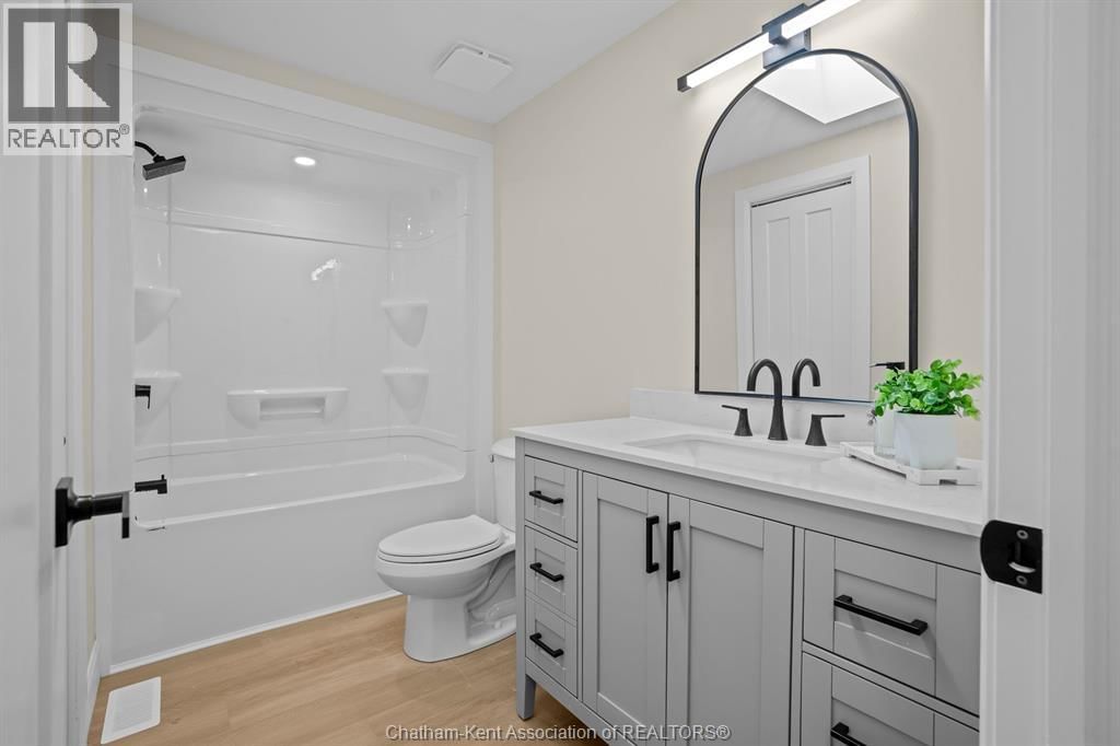 3 ACADEMY CRESCENT Image 23