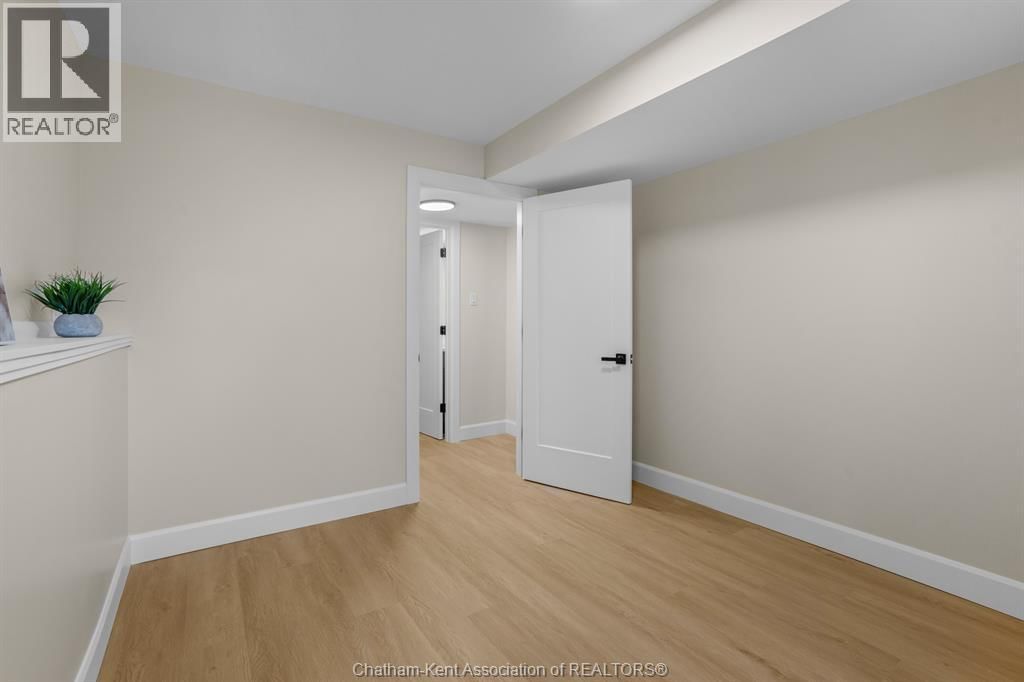 3 ACADEMY CRESCENT Image 25