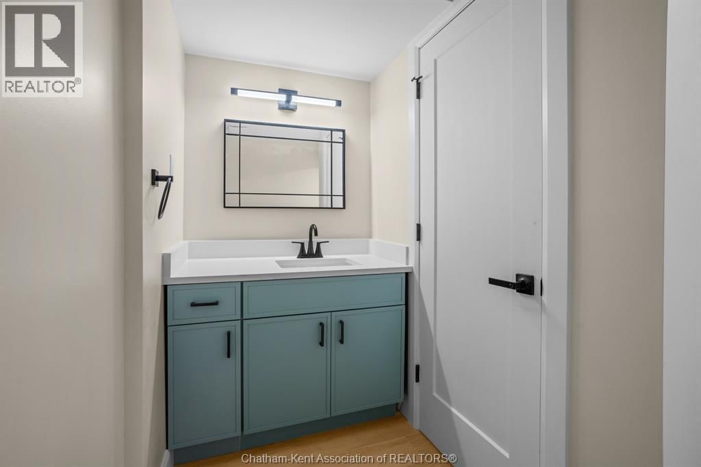 3 ACADEMY CRESCENT Image 27