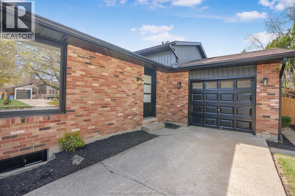 3 ACADEMY CRESCENT Image 3