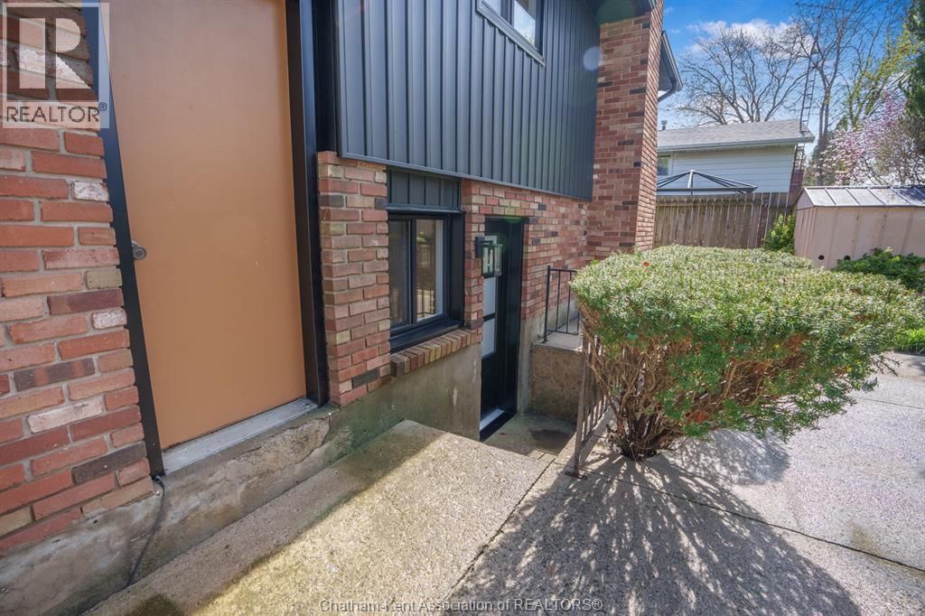 3 ACADEMY CRESCENT Image 33