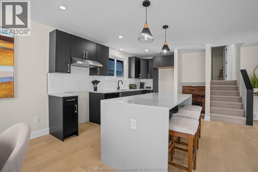 3 ACADEMY CRESCENT Image 6