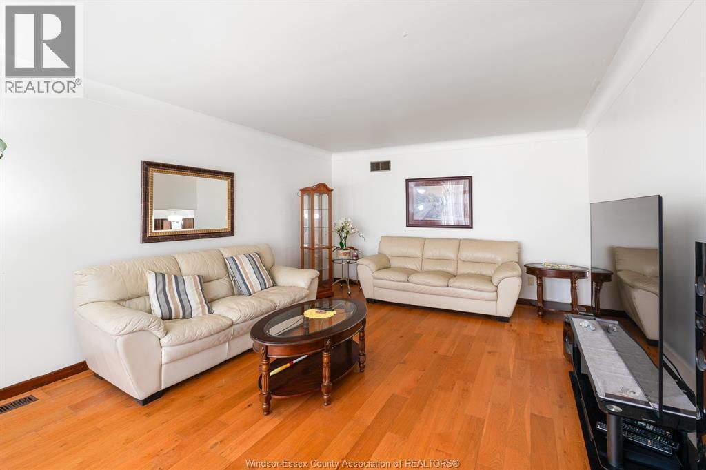 2563 ROSSINI BOULEVARD Image 16