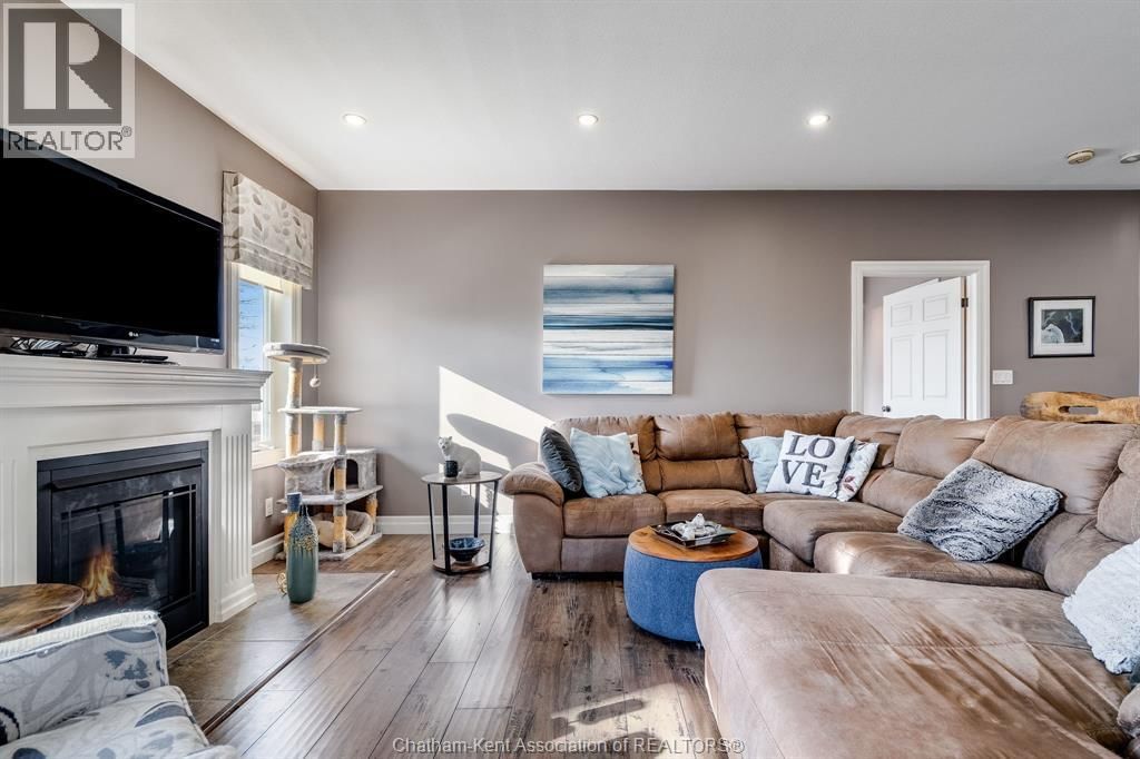 42 LANZ BOULEVARD Image 12