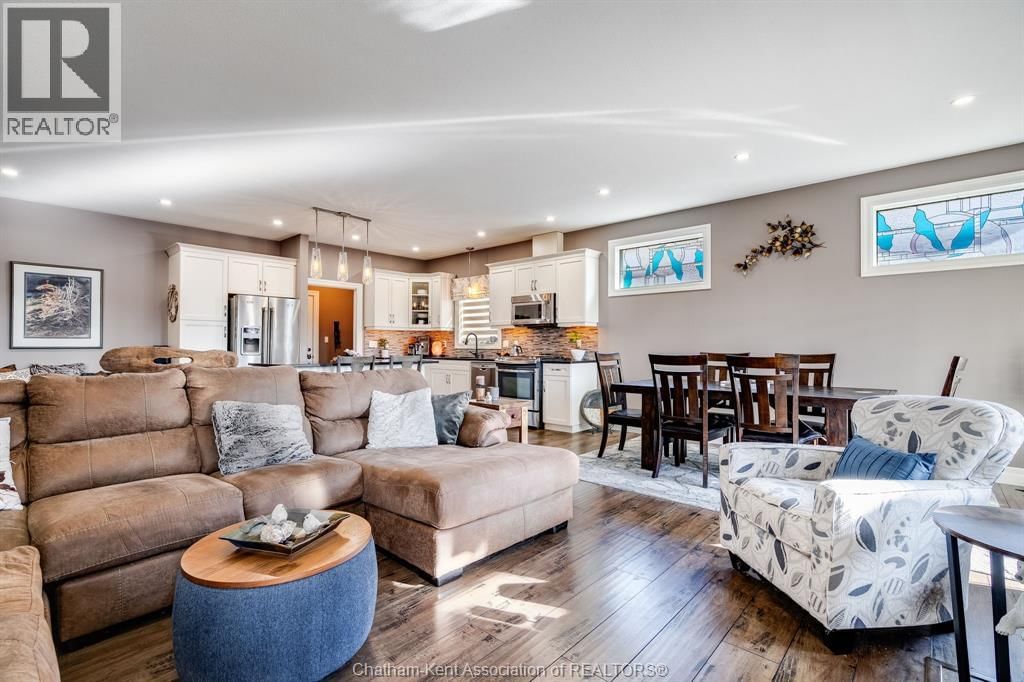 42 LANZ BOULEVARD Image 13