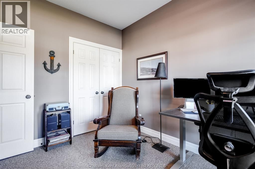 42 LANZ BOULEVARD Image 21