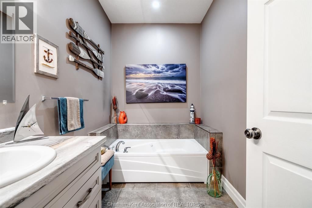 42 LANZ BOULEVARD Image 22