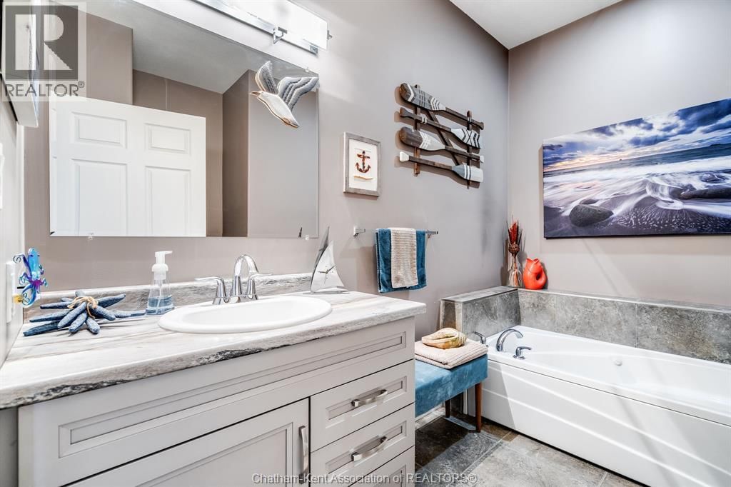 42 LANZ BOULEVARD Image 23