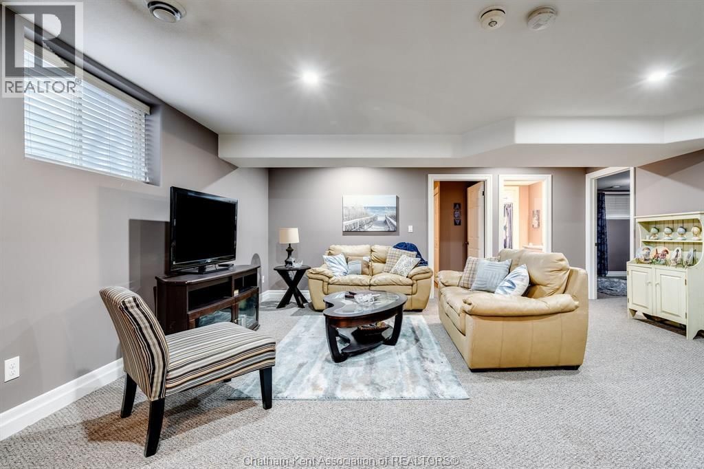 42 LANZ BOULEVARD Image 26