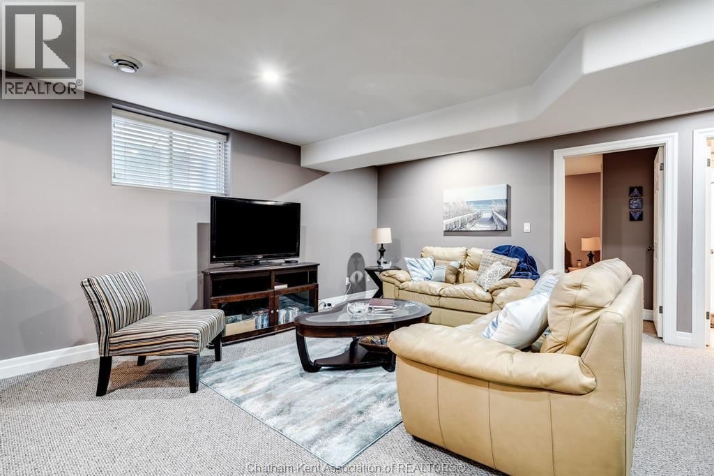 42 LANZ BOULEVARD Image 27