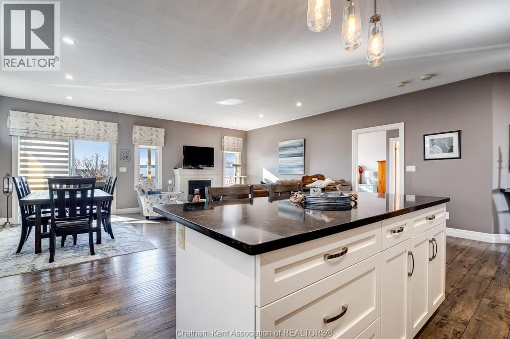 42 LANZ BOULEVARD Image 9