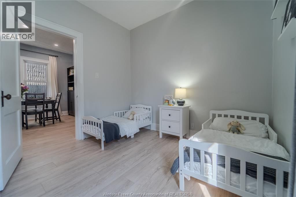 1594 TECUMSEH ROAD WEST Image 11