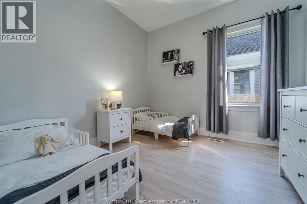 1594 TECUMSEH ROAD WEST Image 12