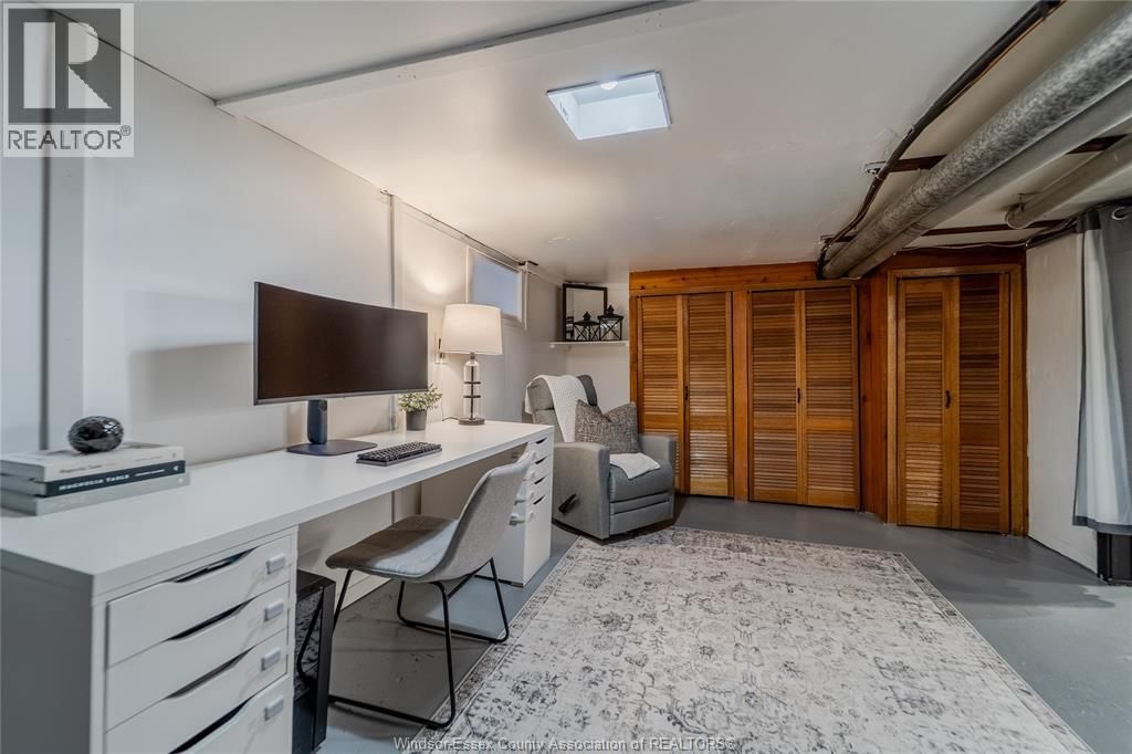 1594 TECUMSEH ROAD WEST Image 24