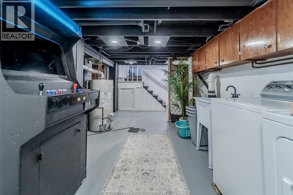 1594 TECUMSEH ROAD WEST Image 31