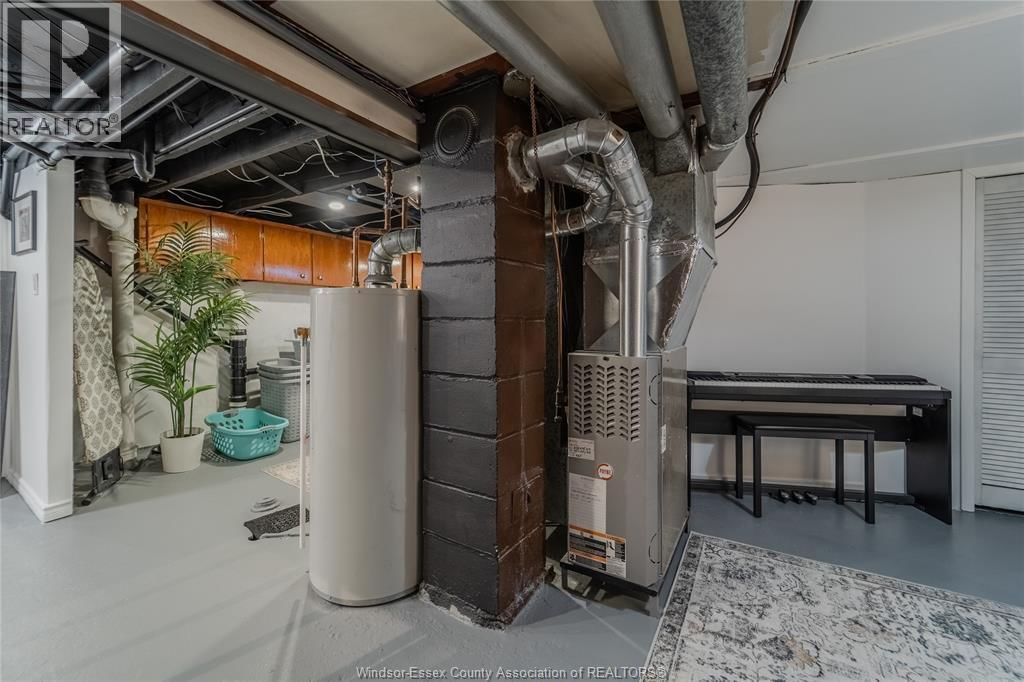 1594 TECUMSEH ROAD WEST Image 32