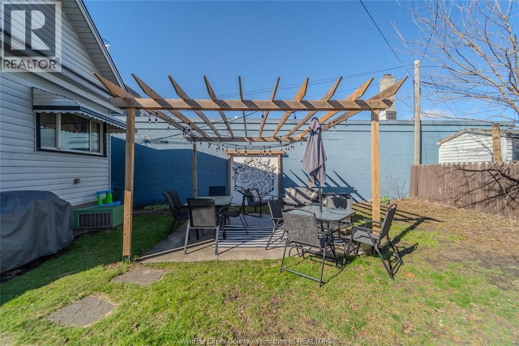 1594 TECUMSEH ROAD WEST Image 34