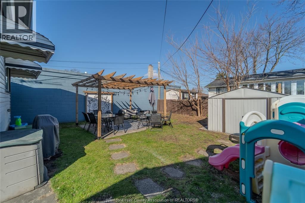 1594 TECUMSEH ROAD WEST Image 35