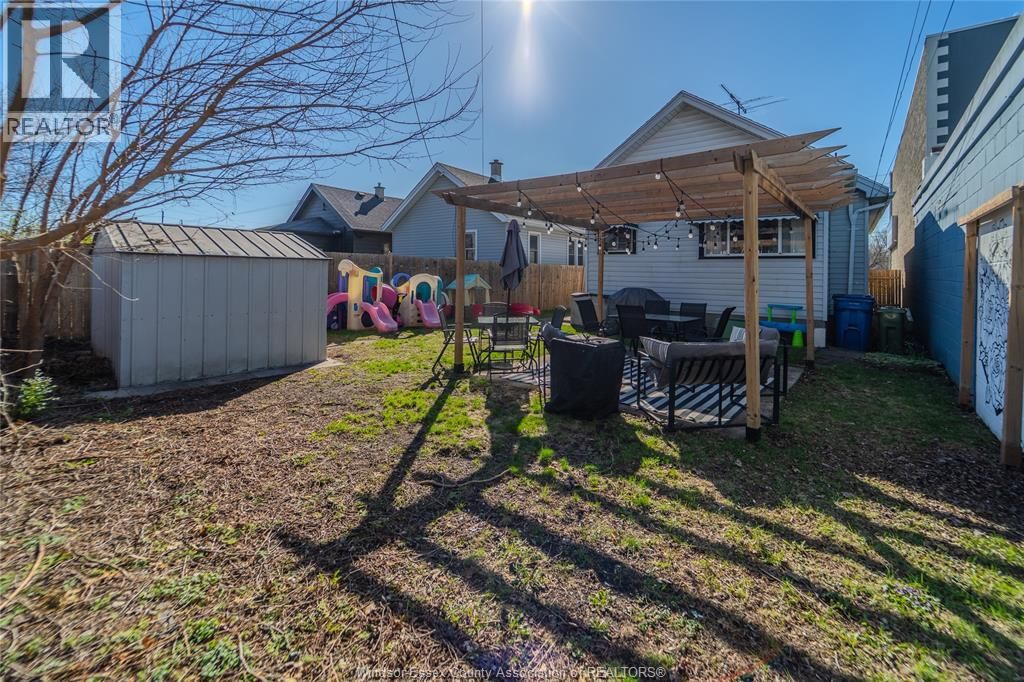 1594 TECUMSEH ROAD WEST Image 36