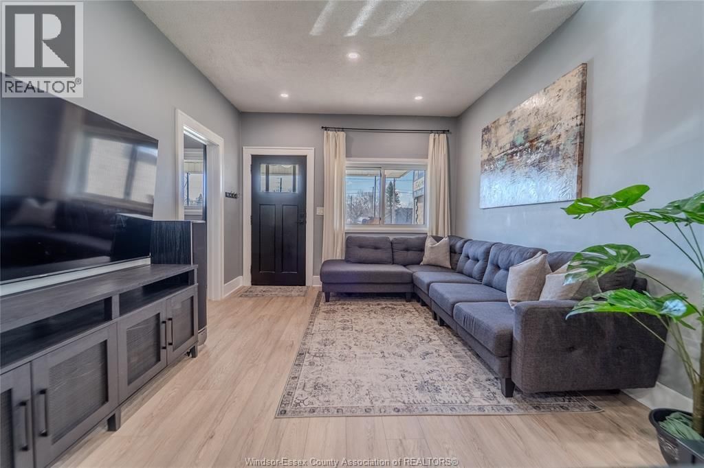 1594 TECUMSEH ROAD WEST Image 6