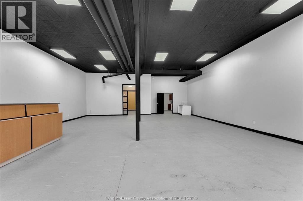 1082 & 109 WYANDOTTE STREET EAST Image 5