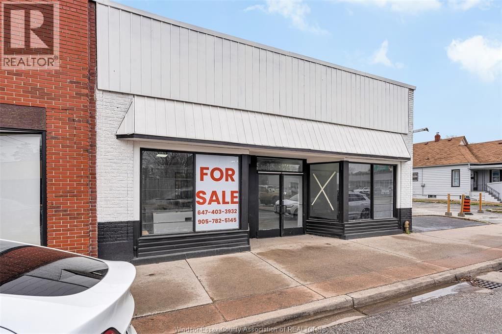 1082 WYANDOTTE STREET EAST Image 1