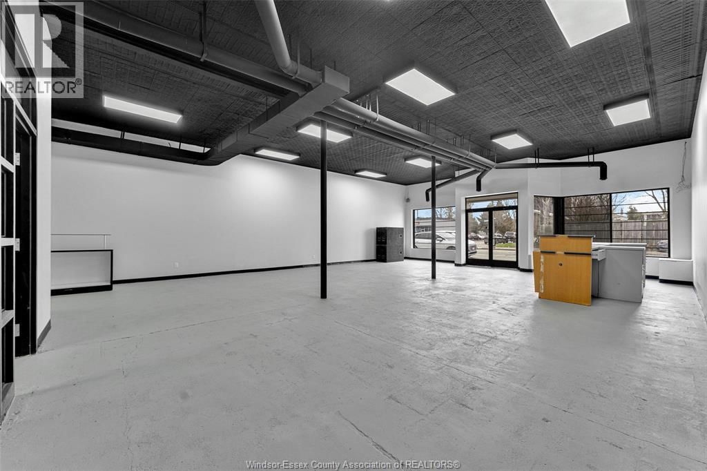 1082 WYANDOTTE STREET EAST Image 6