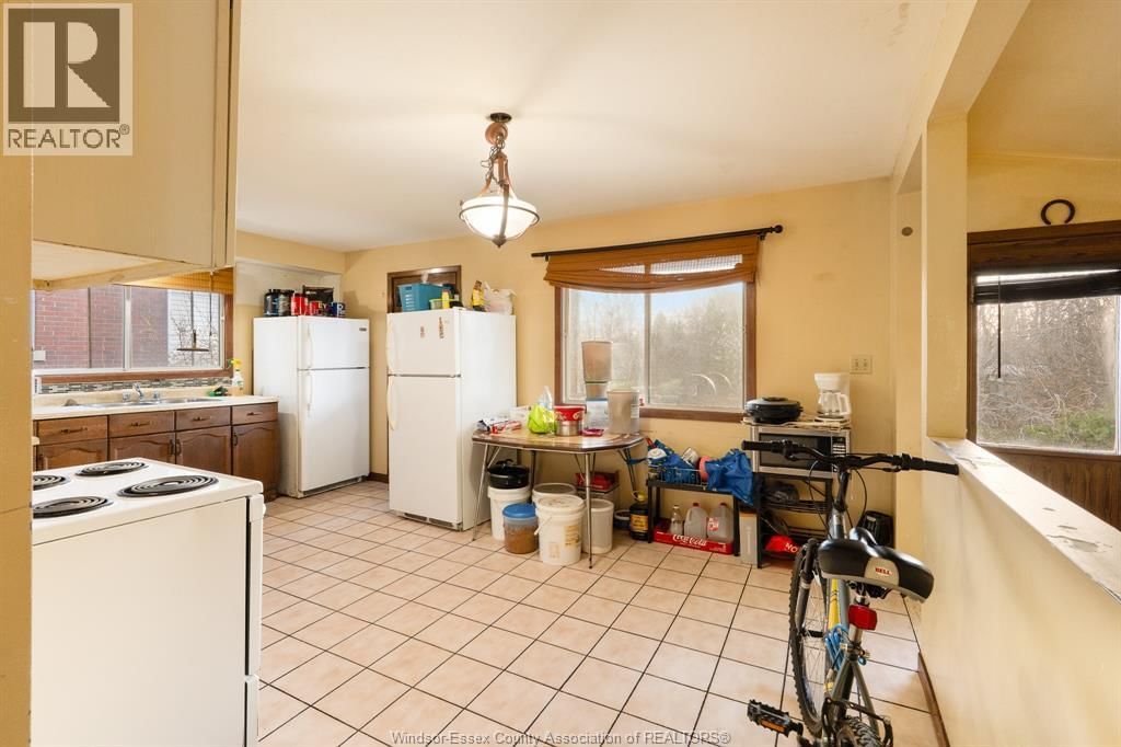 497 CARON AVENUE Image 12