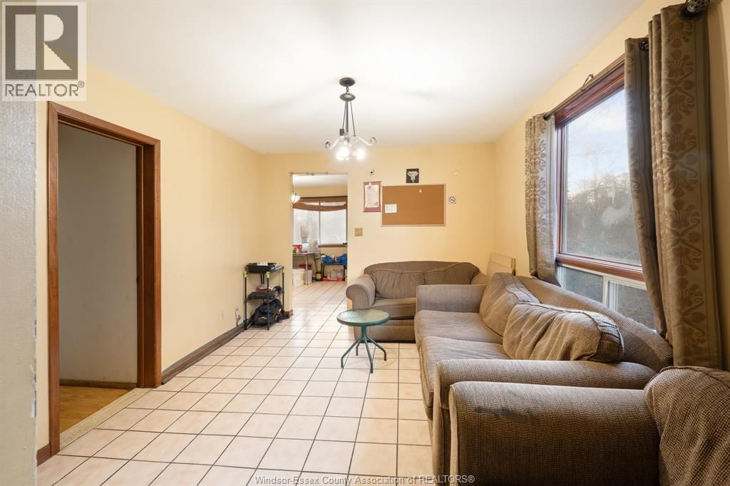 497 CARON AVENUE Image 5